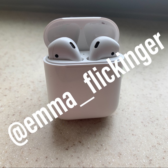 Apple Accessories - Apple AirPods Gen 1 - Used